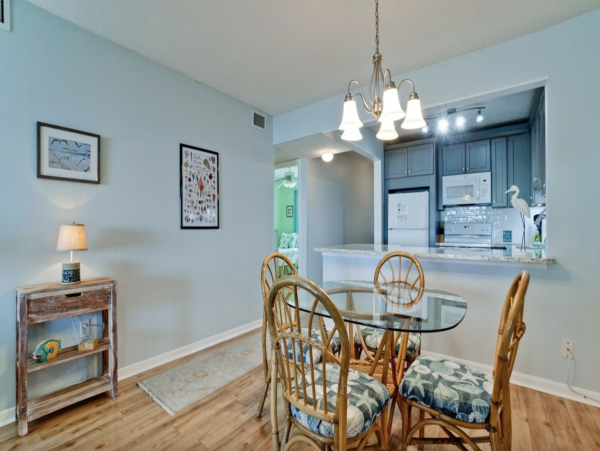 Holmes Beach 2 Bedroom Beach Front Vacation Rental Sleeps 4